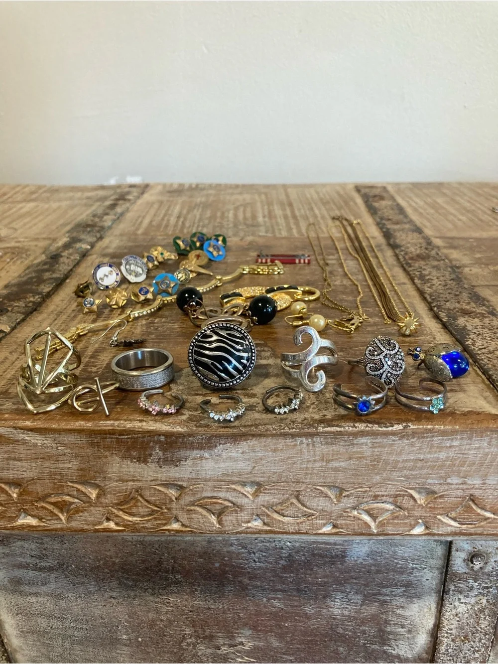 Broken Junk Jewelry & Pins Lot for Crafting Projects - Picture 15 of 16